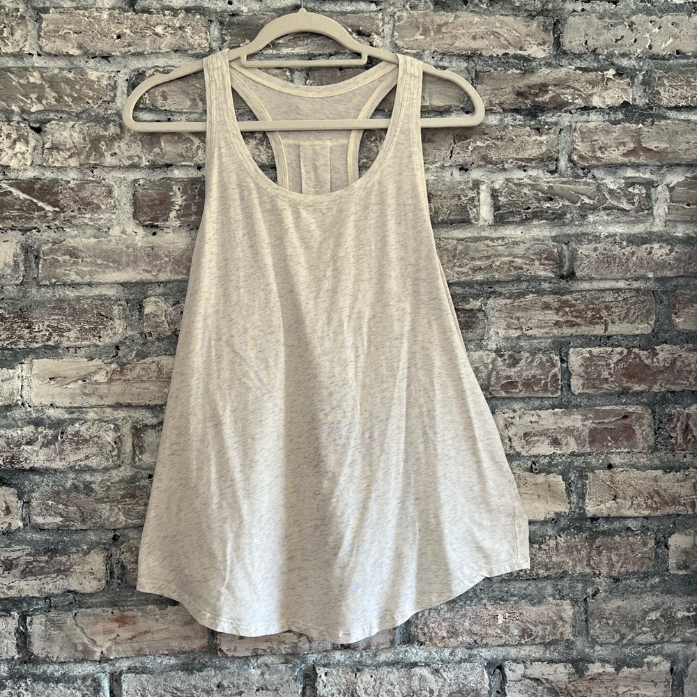 Lululemon tank with nice flow detailed back gray/white variegated smoke/pet free